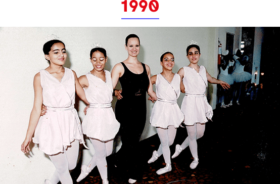 A partir do excelente trabalho desenvolvido pela bailarina Fernanda Bianchini, nossas alunas tornaram-se competentes bailarinas cegas, reconhecidas em boa parte do mundo.